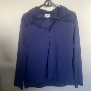 Old Navy Fleece size large.  Very comfy!